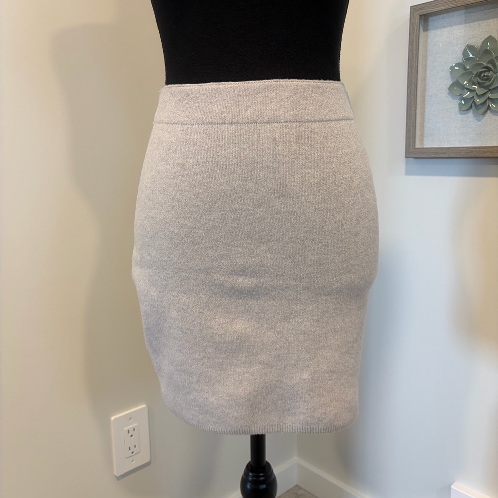 Aritzia Babaton Heather Grey Wool Blend Knit Mini Pencil Skirt EUC